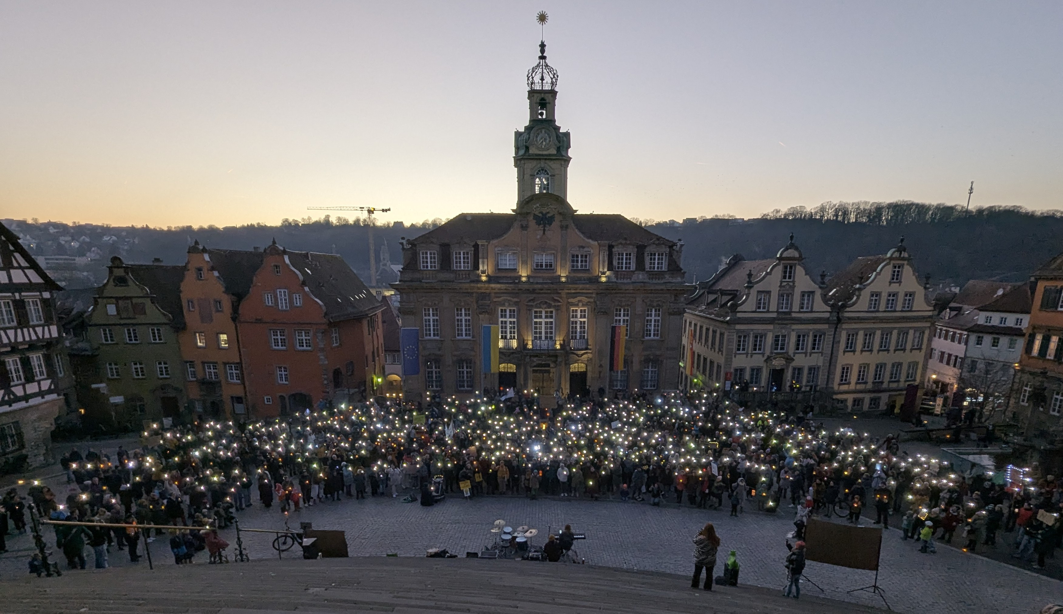 Ein Meer aus Lichtern auf dem Marktplatz in Schäbisch Hall